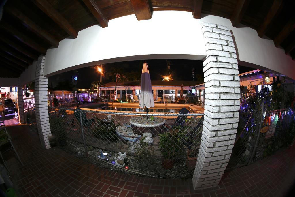 Adobe Hacienda Motel Hollywood Exteriör bild